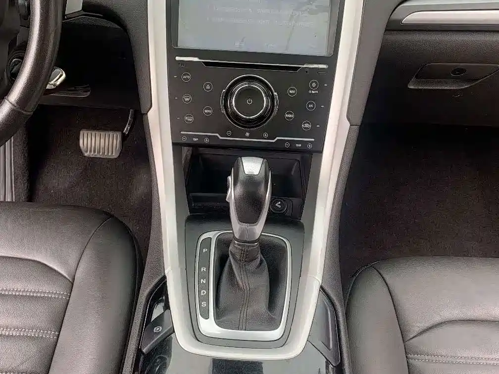 Ford Mondeo — миниатюра 8