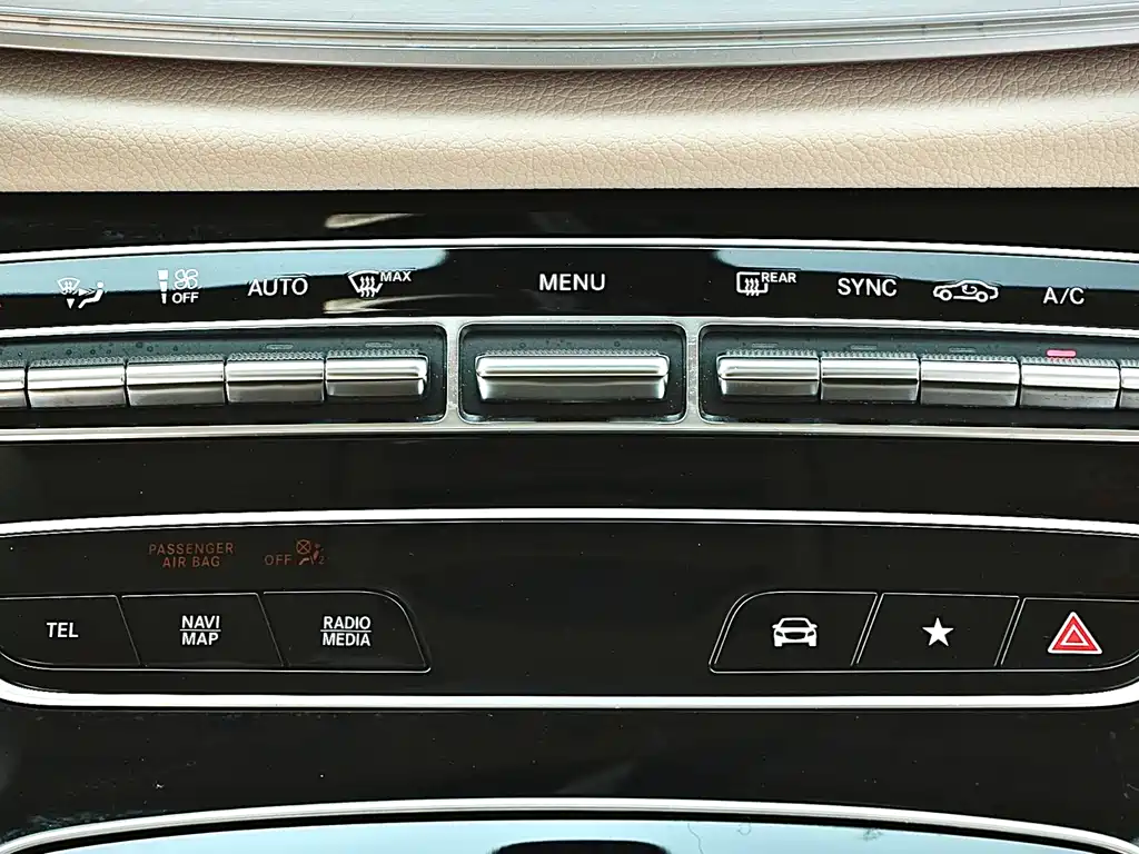 Mercedes-Benz E-Class (Import) — миниатюра 12