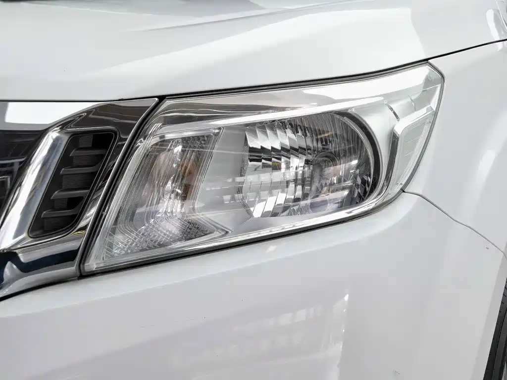 Nissan Navara — миниатюра 7