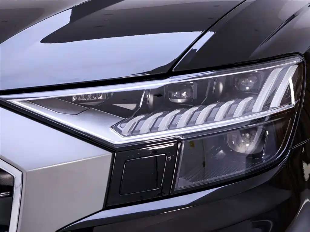 Audi Q8 2022 55 TFSI Luxury