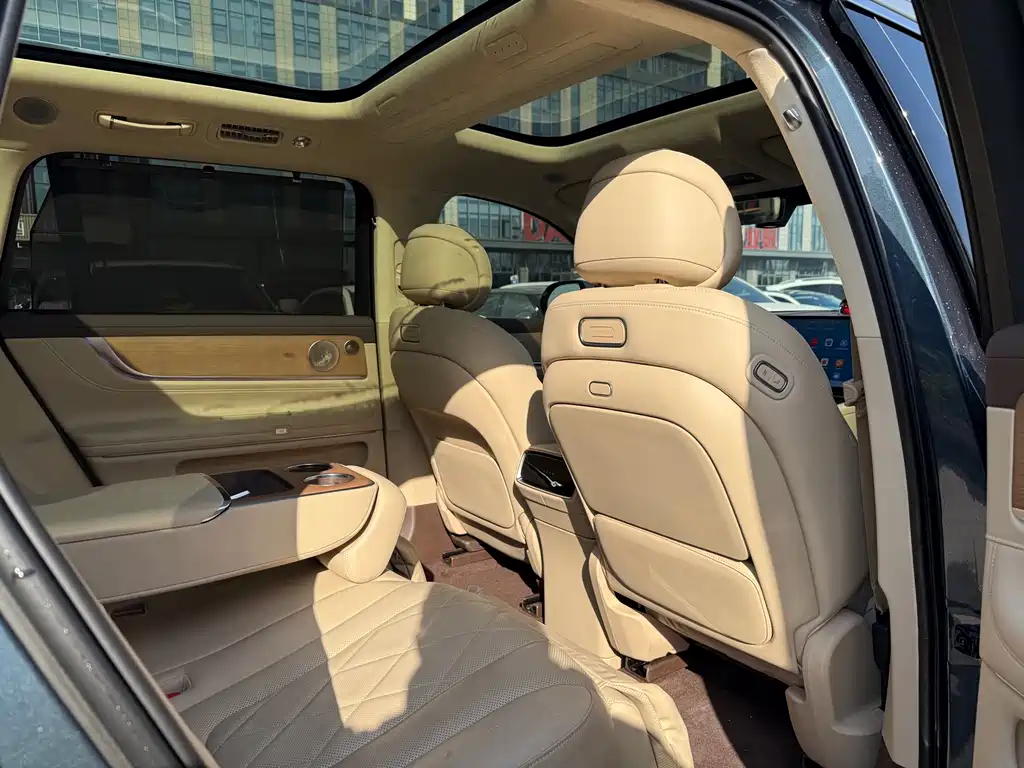 AITO ASK THE WORLD M9