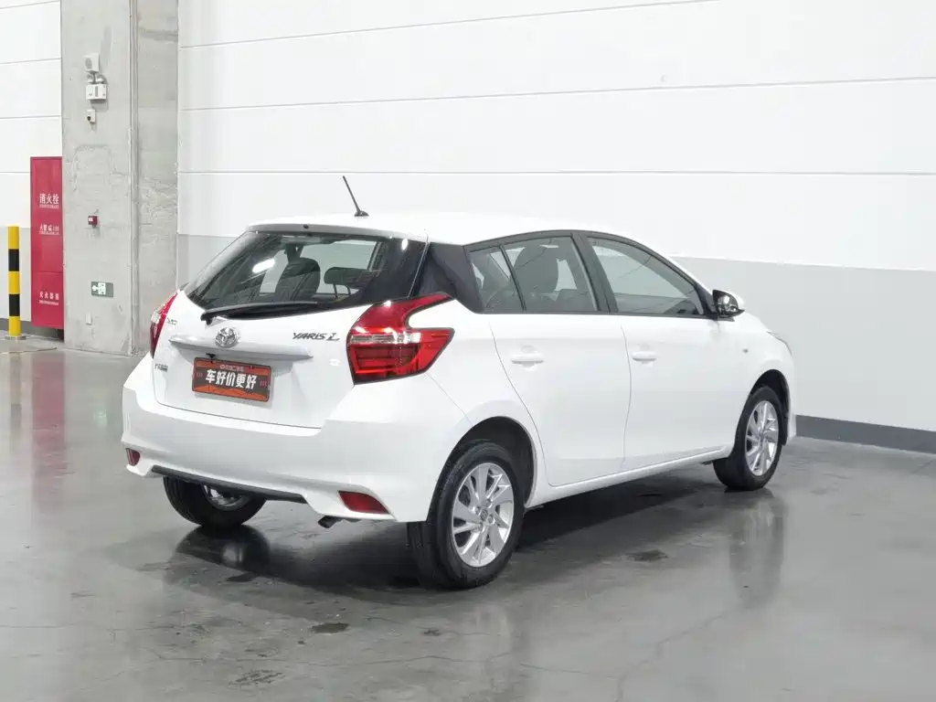 Toyota Yaris L — миниатюра 2