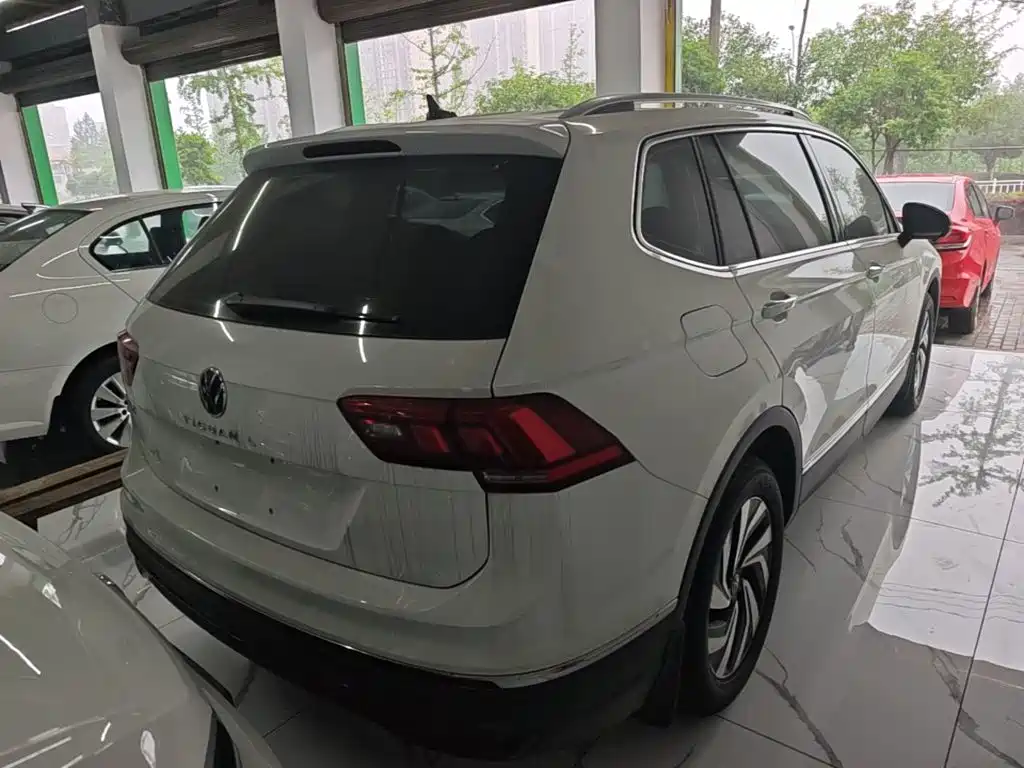 Volkswagen Tiguan L L 2025 300TSI AT