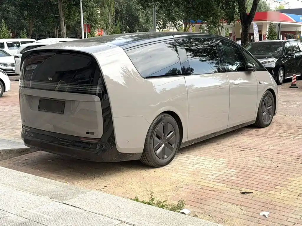 Li Auto Li MEGA — миниатюра 15