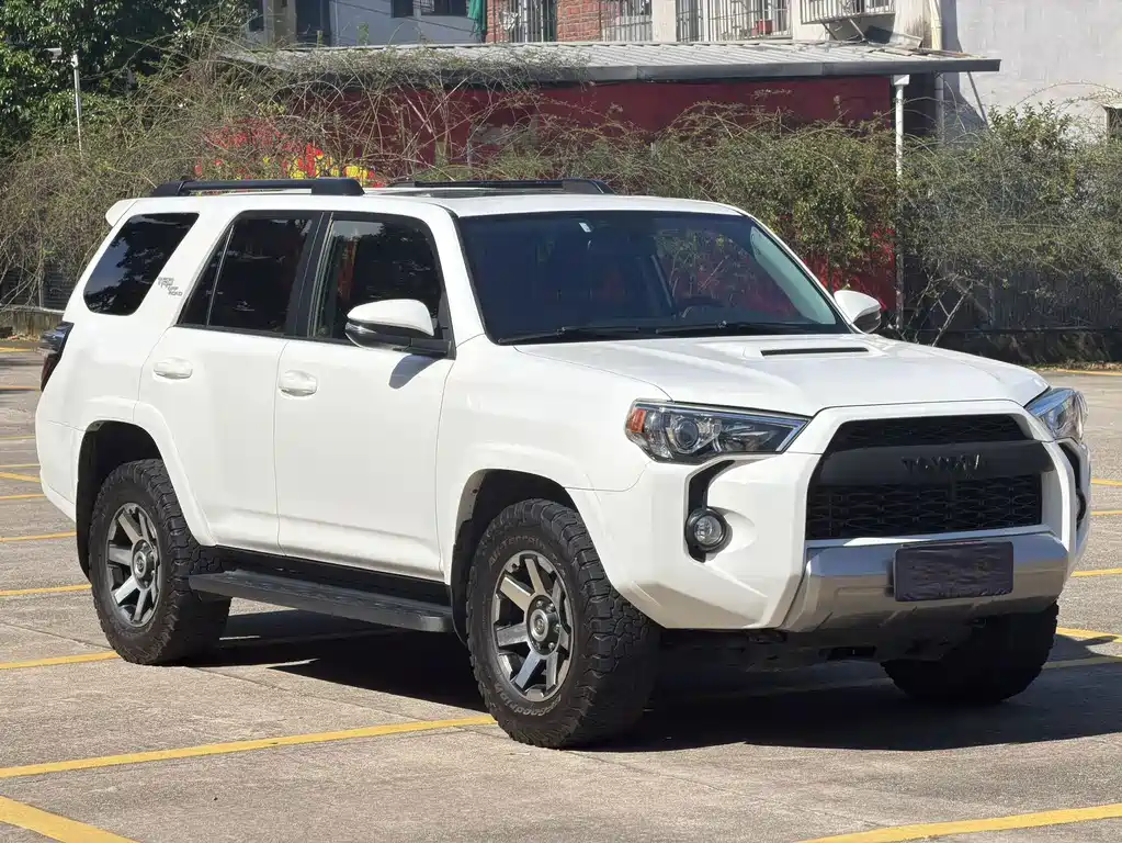 Toyota 4Runner — миниатюра 3