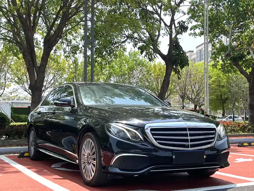 MERCEDES-BENZ E CLASS