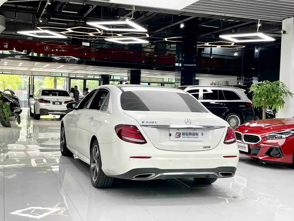 Mercedes-Benz E-Class — миниатюра 21