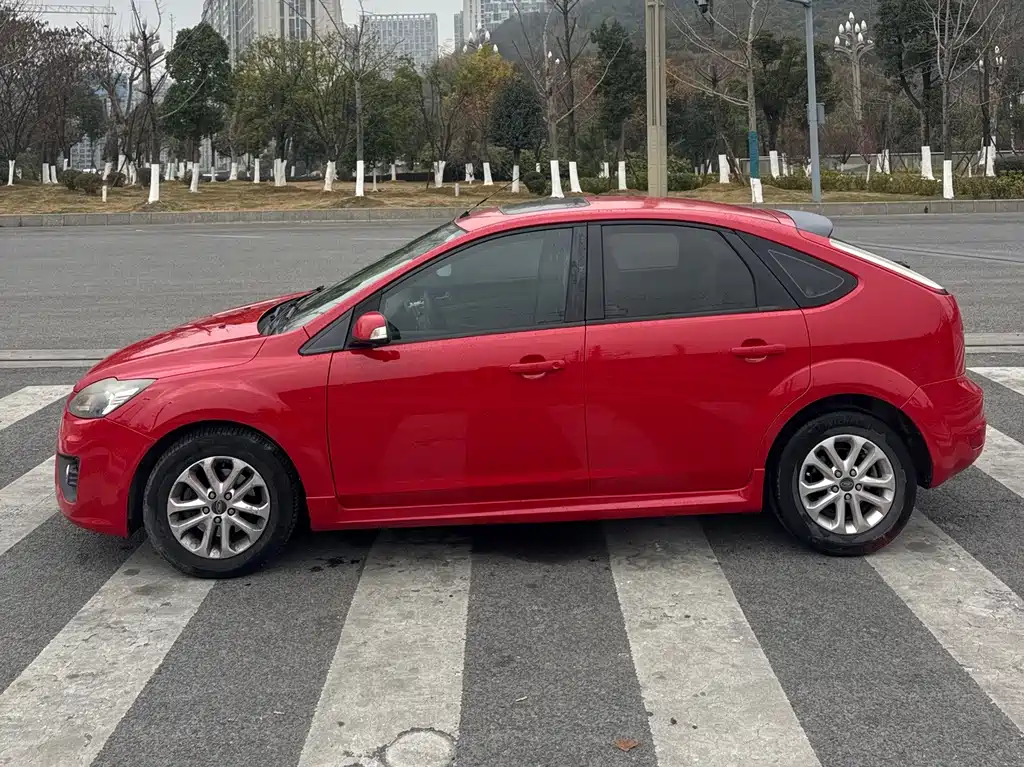 Ford Focus 2011 1.8L AT Fashion