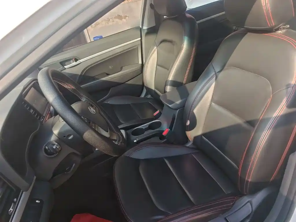 Hyundai Elantra — миниатюра 15
