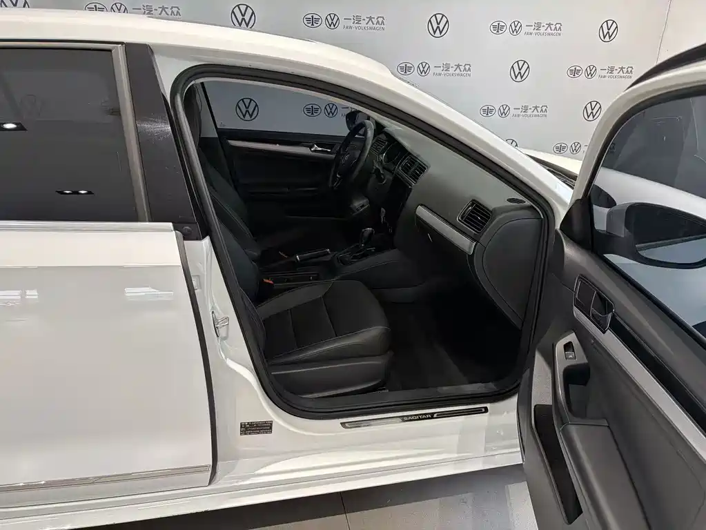 Volkswagen Sagitar — миниатюра 7