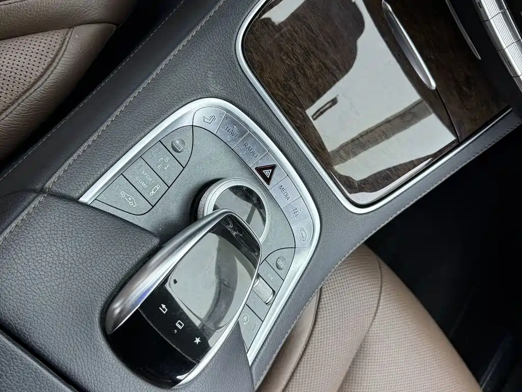 Mercedes-Benz S-Class — миниатюра 13