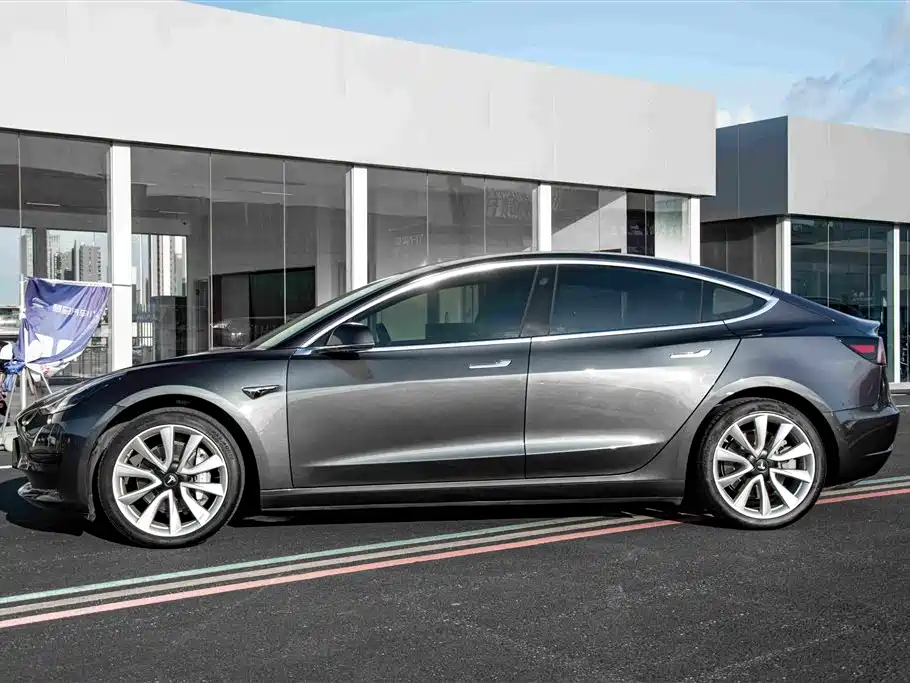 Tesla Model 3 — миниатюра 5