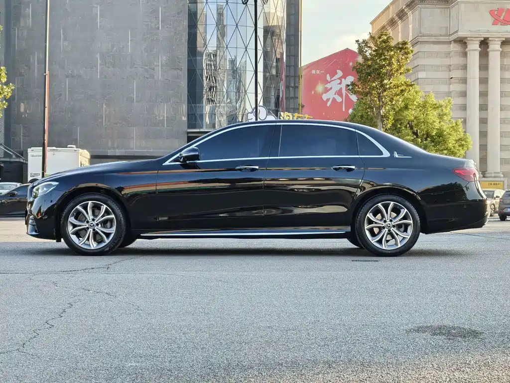 Mercedes-Benz E-Class — миниатюра 6