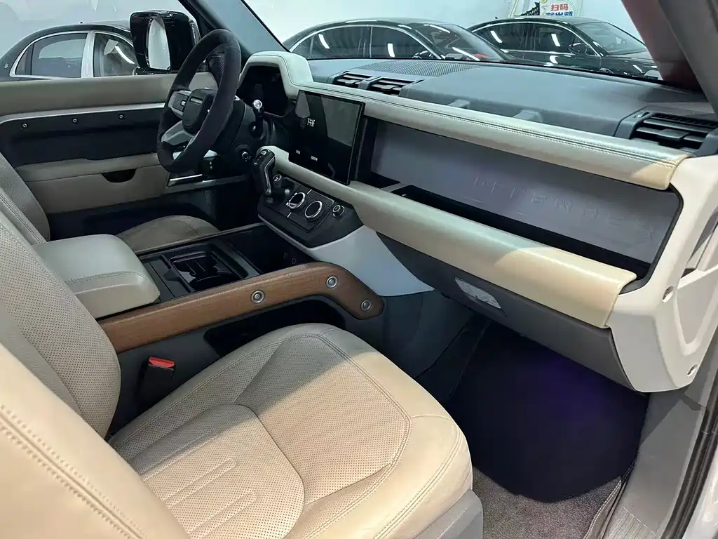Land Rover Defender — миниатюра 12