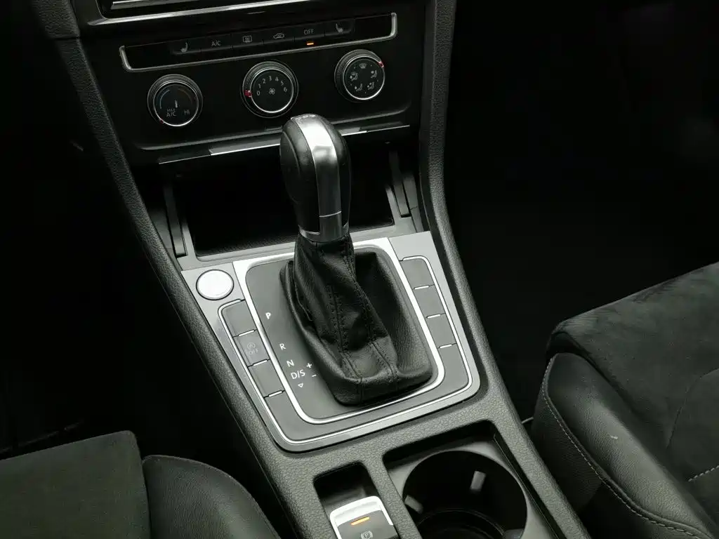 Volkswagen Golf — миниатюра 13