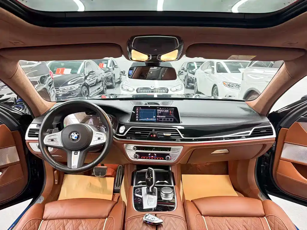 BMW 7 Series — миниатюра 9