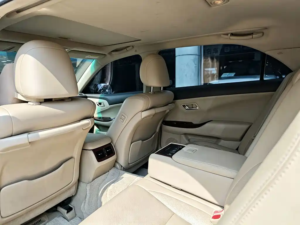 Toyota Crown — миниатюра 13