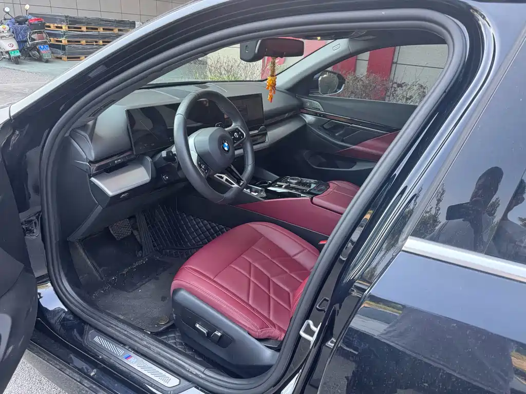 BMW 5 Series — миниатюра 3