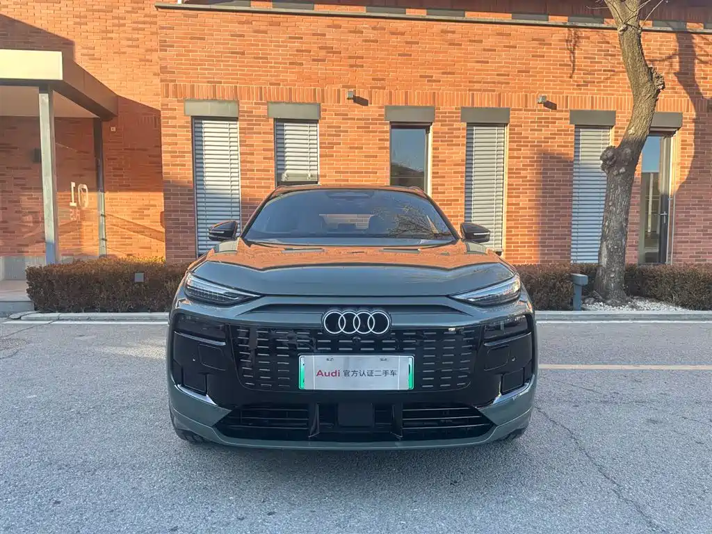 AUDI Q6L E TRON