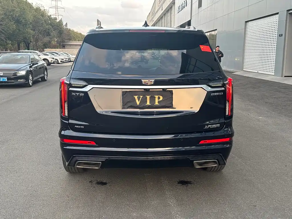 CADILLAC XT6