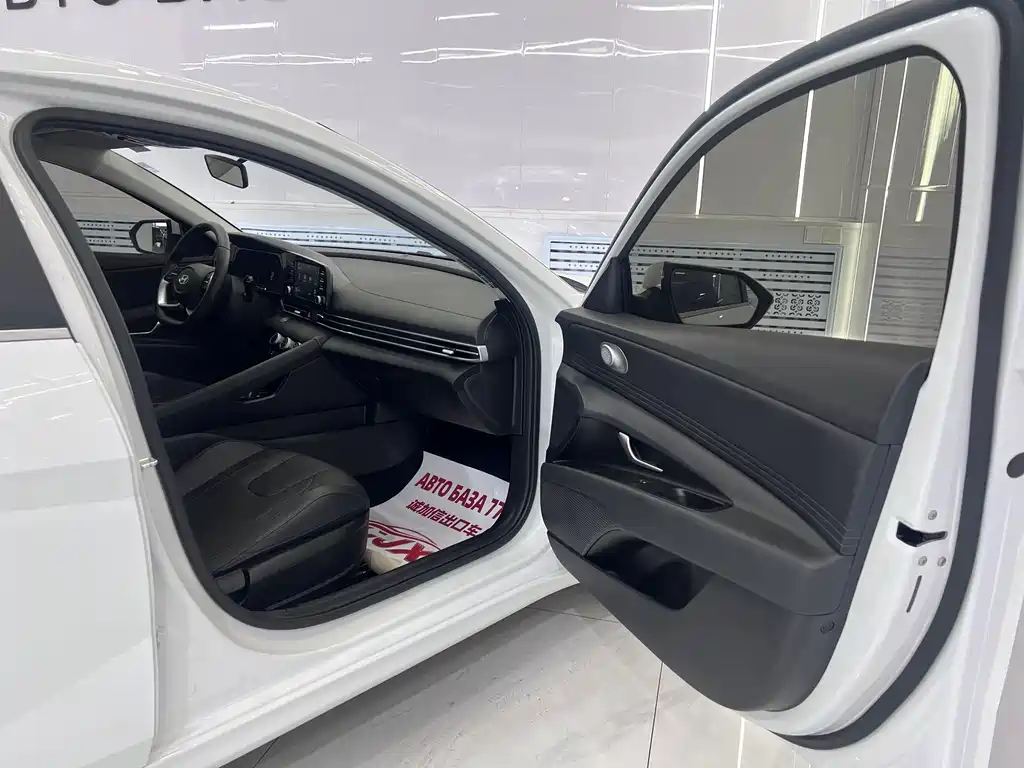 Hyundai Elantra — миниатюра 16
