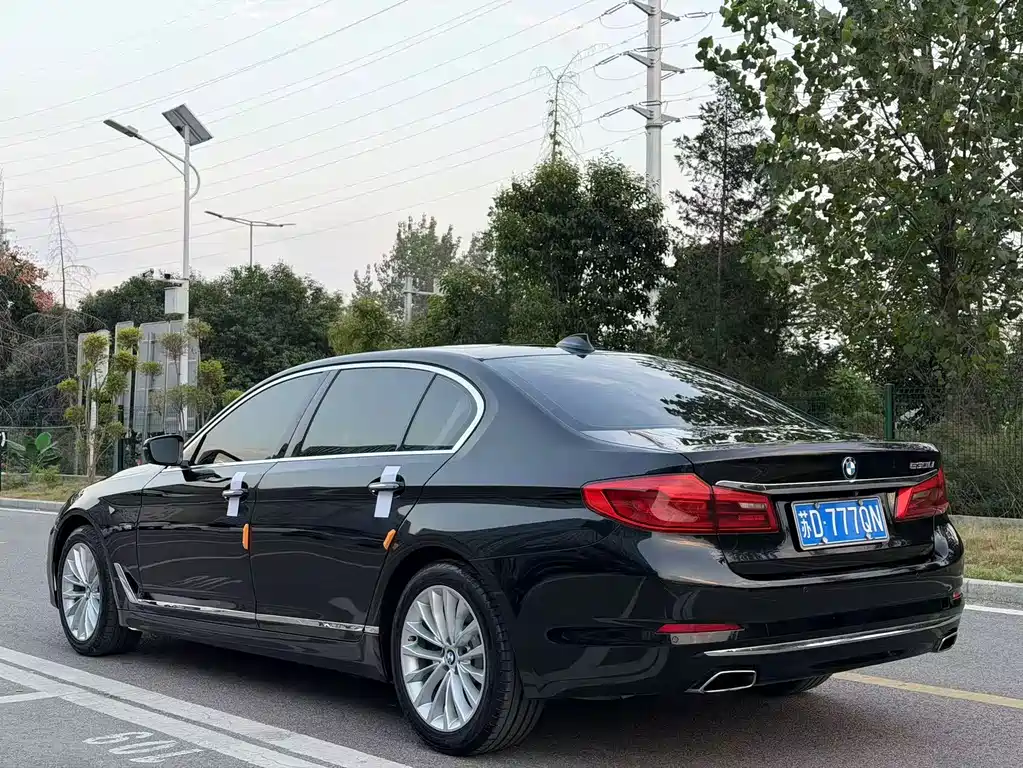 BMW 5 Series — миниатюра 10