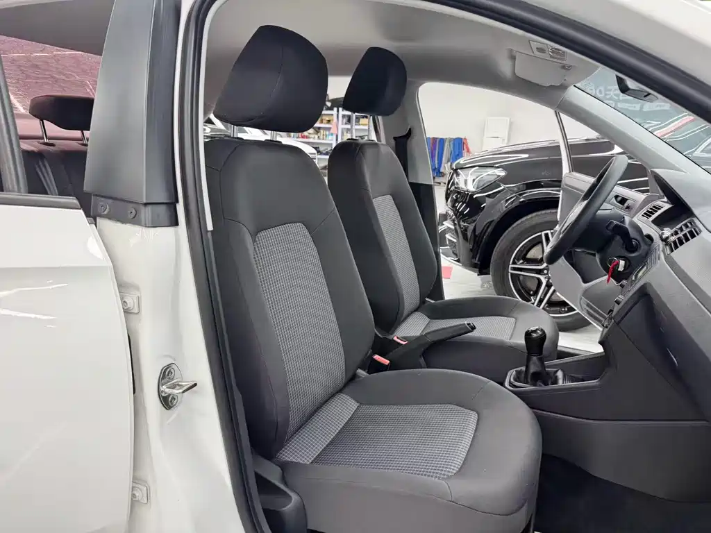 Volkswagen Santana — миниатюра 15