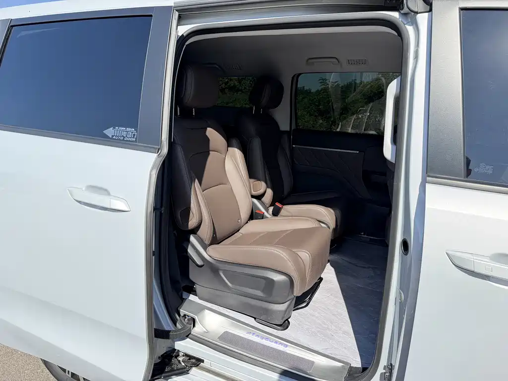 Wuling Xingguang 730 New Energy — миниатюра 14