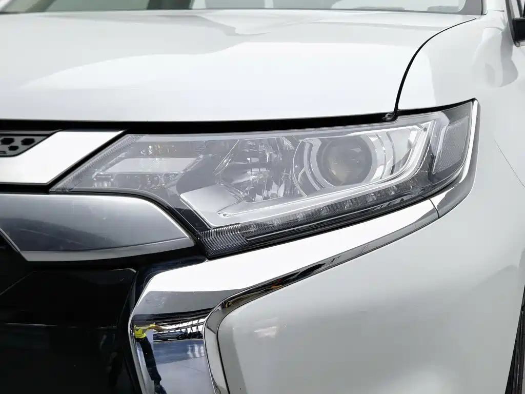 Mitsubishi Outlander — миниатюра 7