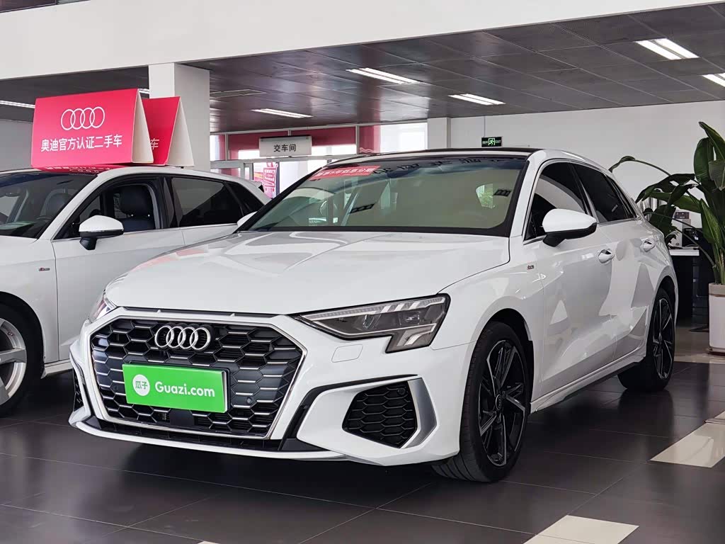 Audi A3 1.4 л 2024 г. Белый, пробег 13500 км