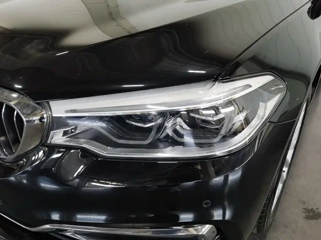 BMW 5 Series New Energy — миниатюра 7