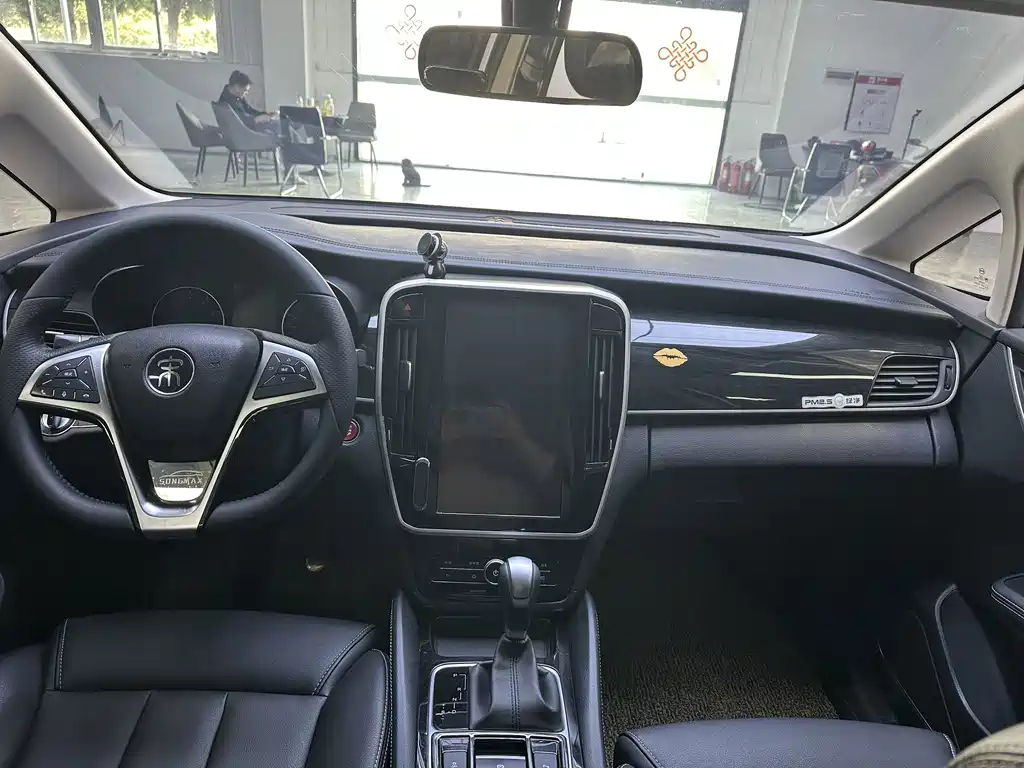 BYD MAX — миниатюра 5