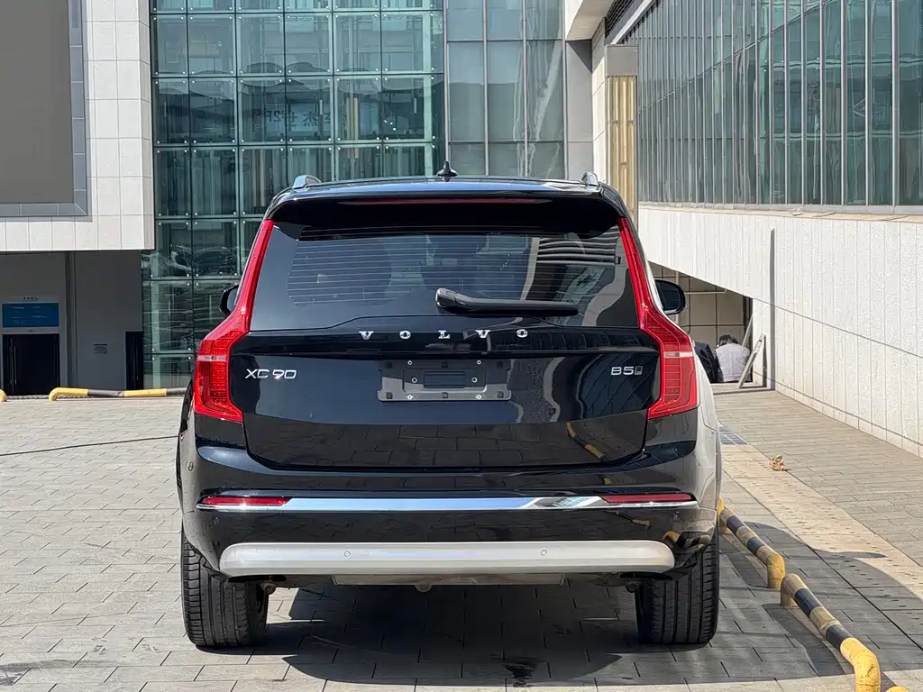 Volvo XC90 2022 B5 Luxury 5 мест