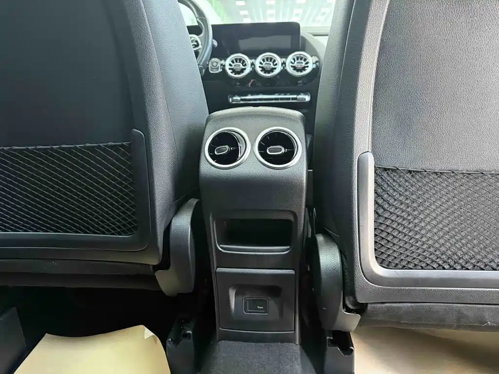 Mercedes-Benz GLA — миниатюра 21