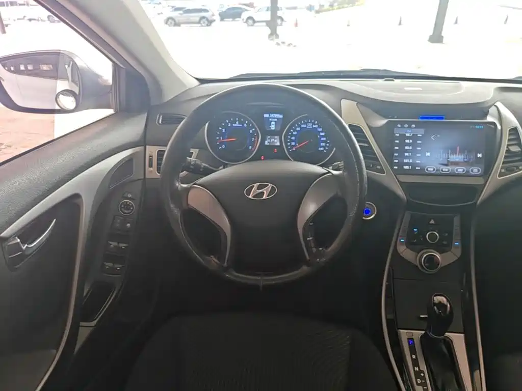Hyundai Elantra Langdong — миниатюра 11