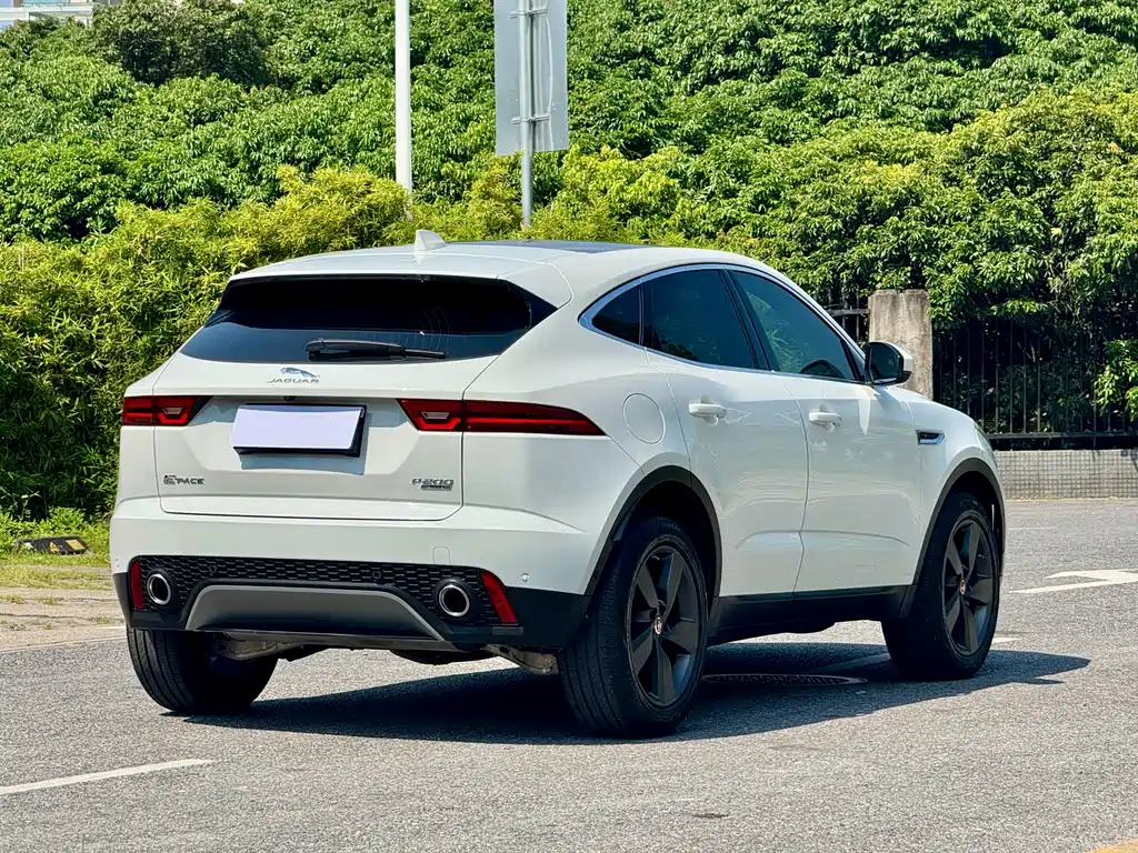 Jaguar E-PACE — миниатюра 17
