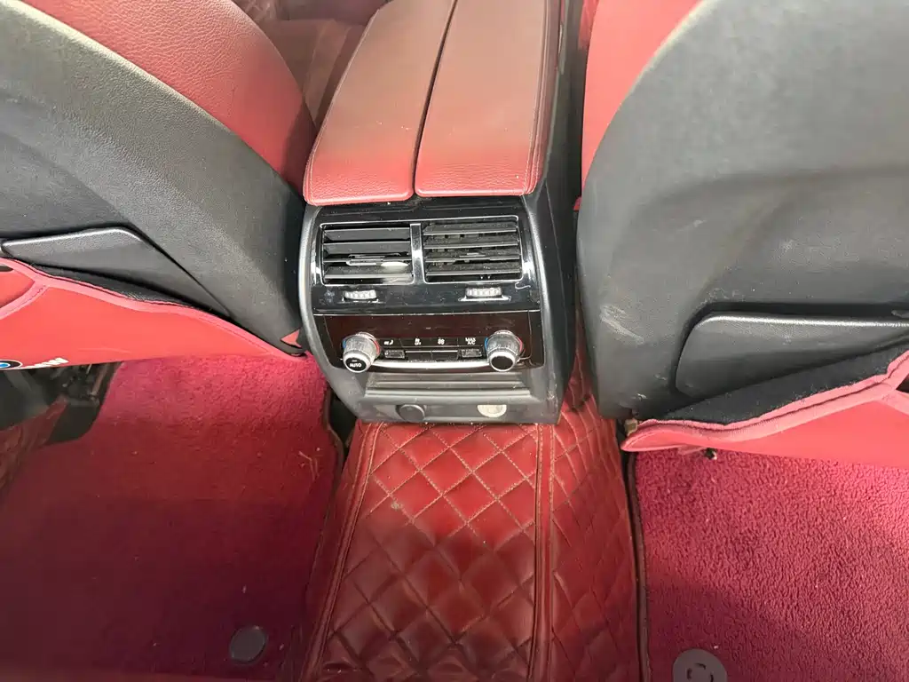 BMW 5 Series — миниатюра 7