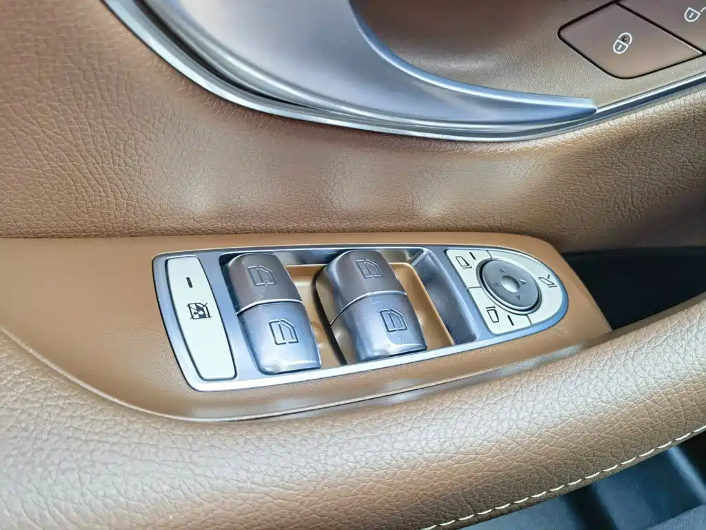 Mercedes-Benz E-Class — миниатюра 36