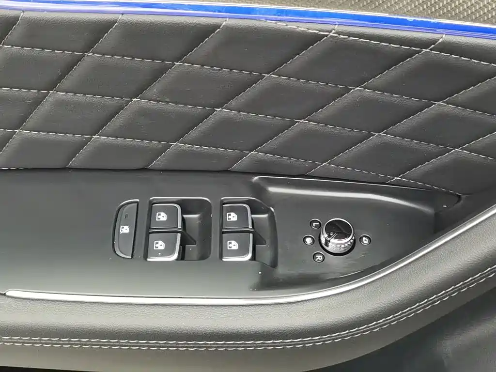 Hongqi Hongqi HS5 — миниатюра 9