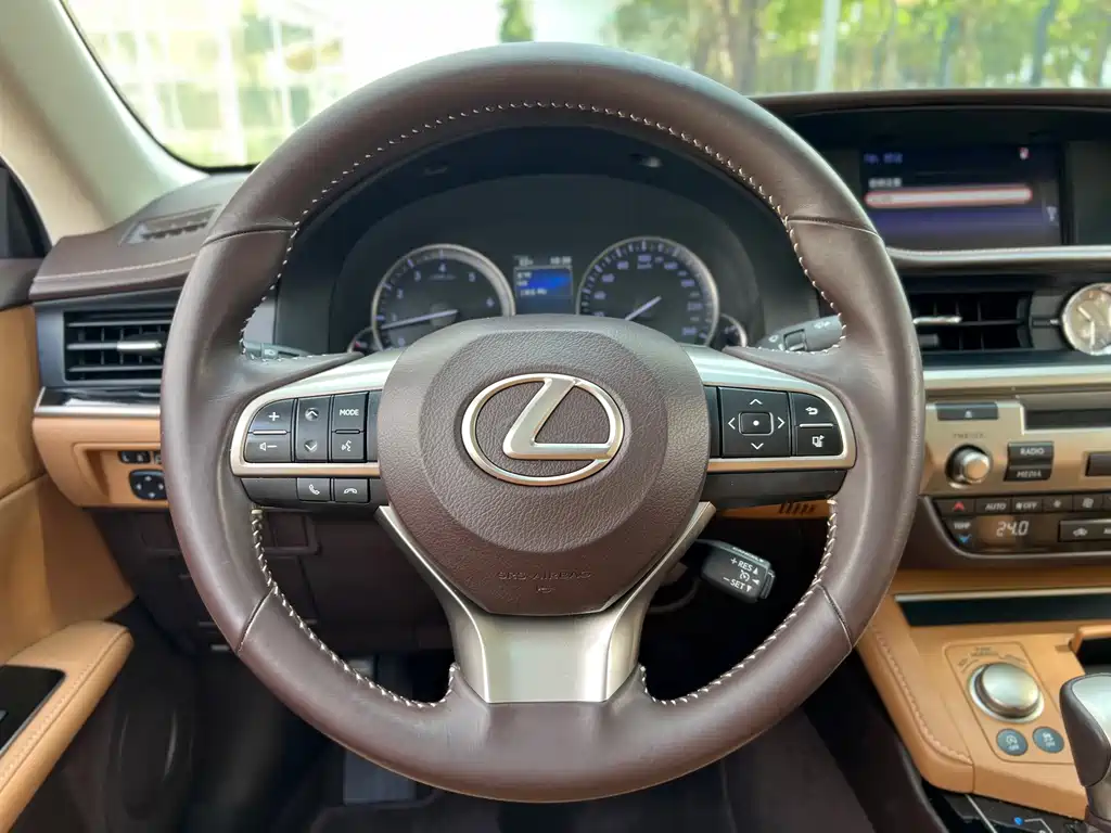 Lexus ES — миниатюра 16