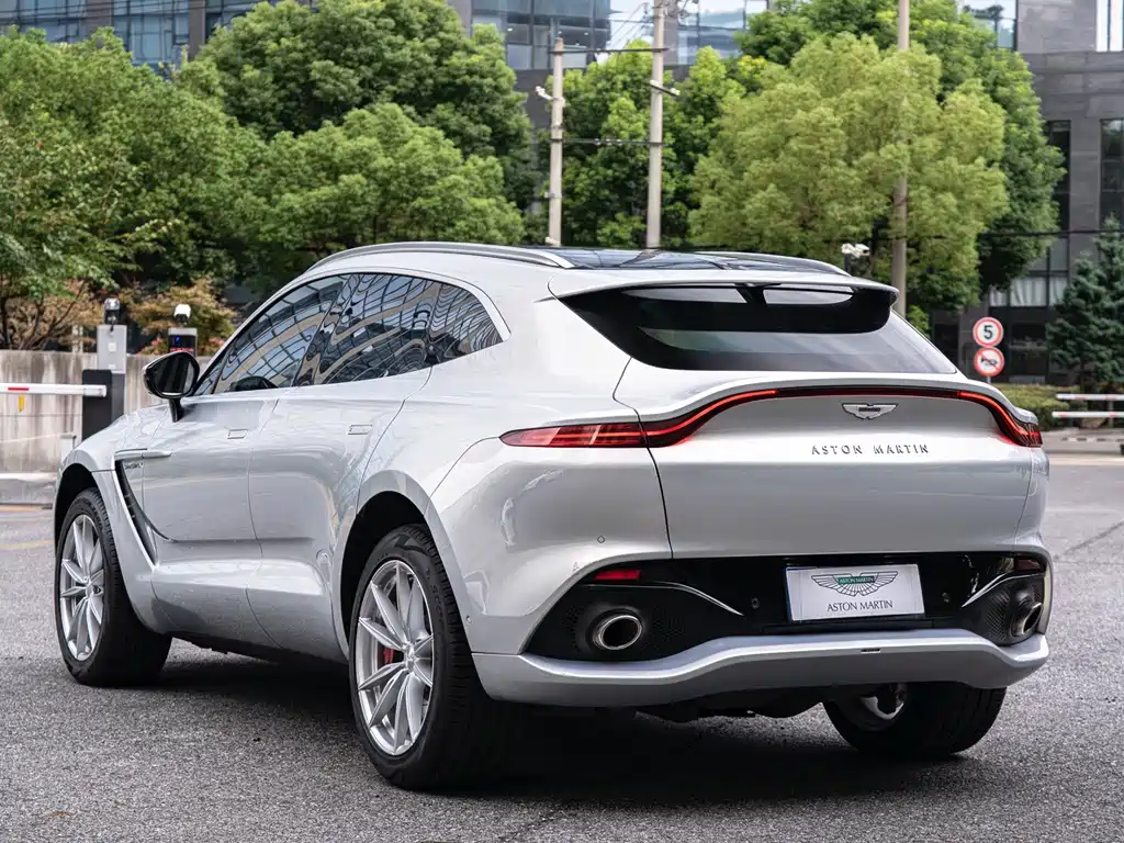 Aston Martin DBX — миниатюра 5