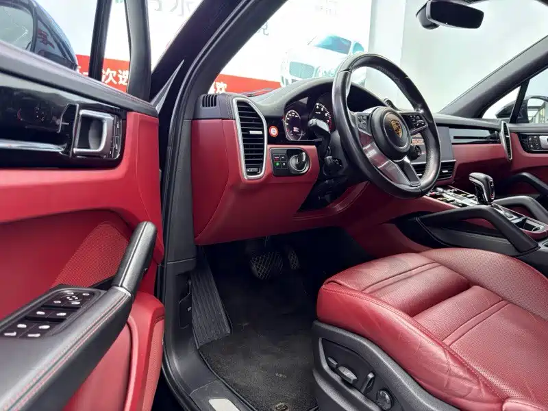 Porsche Cayenne — миниатюра 5