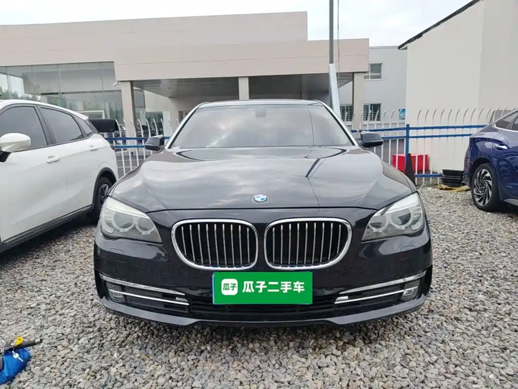 BMW 7 Series — миниатюра 3