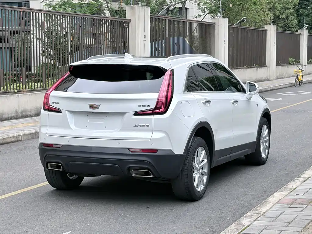Cadillac XT4 2021 28T