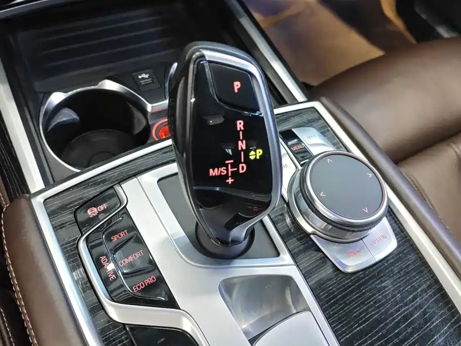 BMW 7 Series — миниатюра 16
