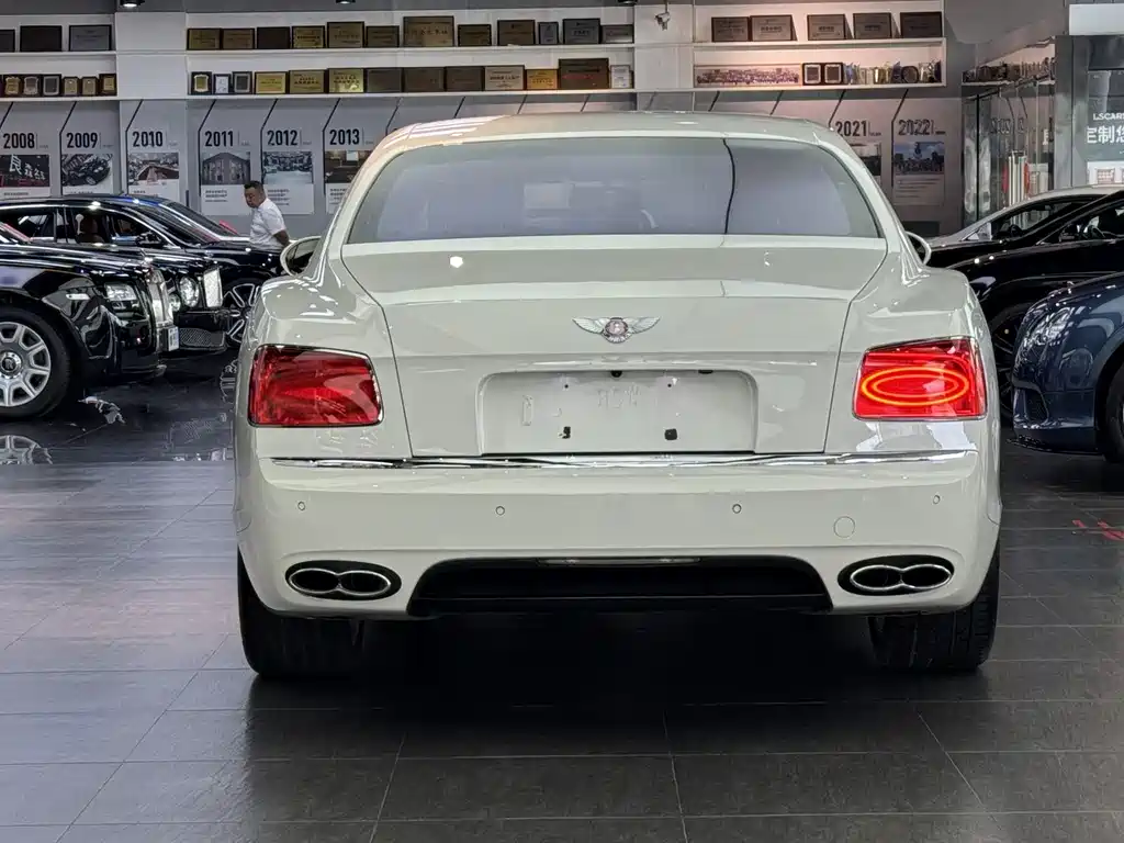 Bentley Flying Spur — миниатюра 5