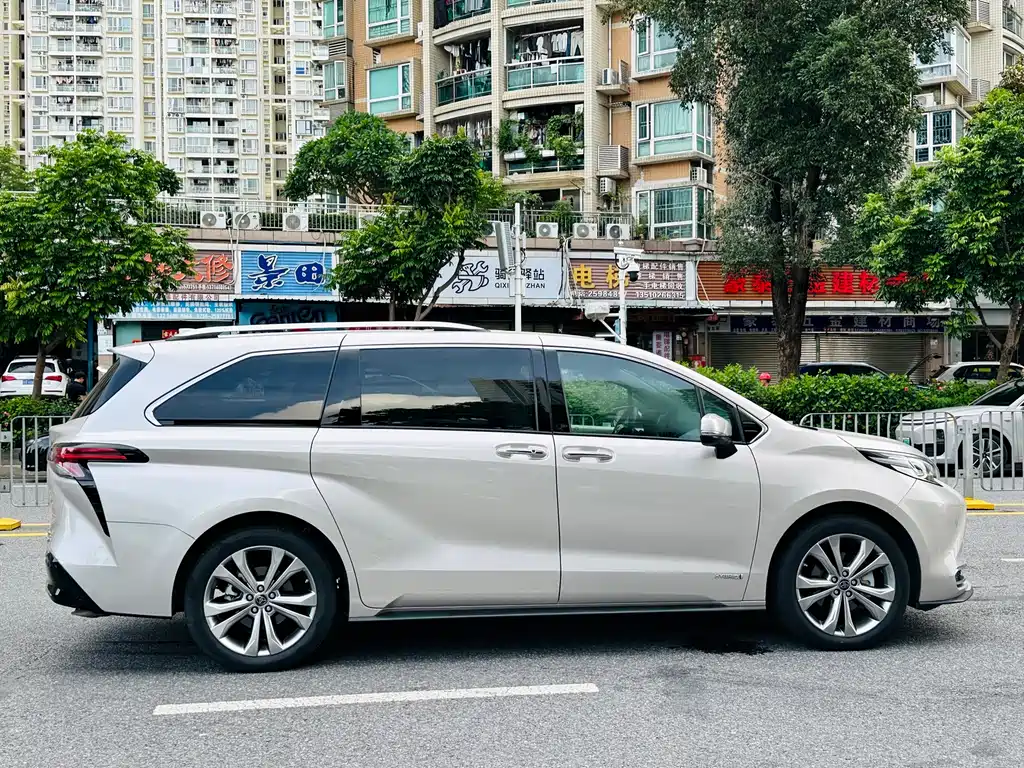 Toyota Sienna 2024 2.5L Luxury