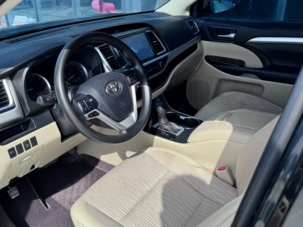 Toyota Highlander — миниатюра 10