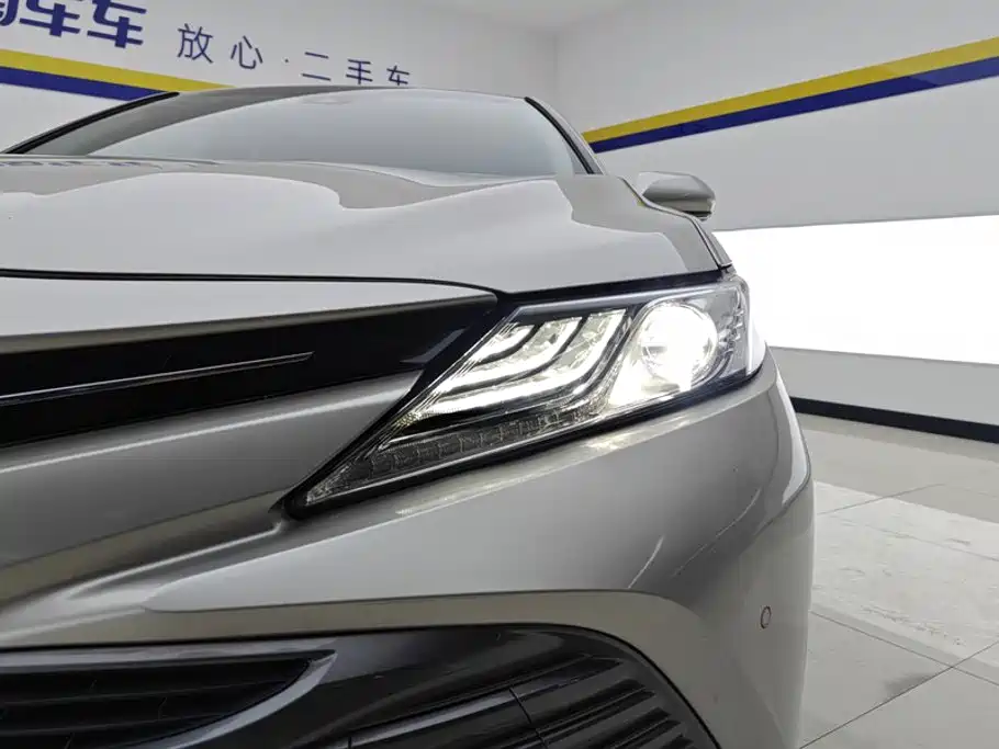 Toyota Camry — миниатюра 5
