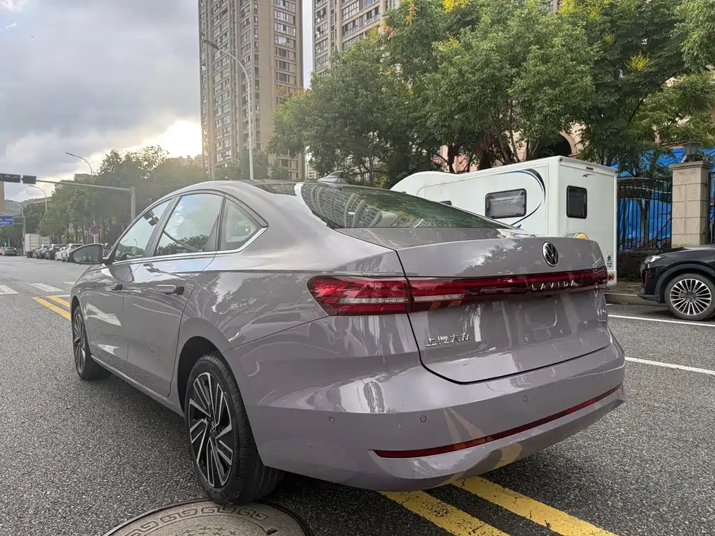 Volkswagen Lavida — миниатюра 6